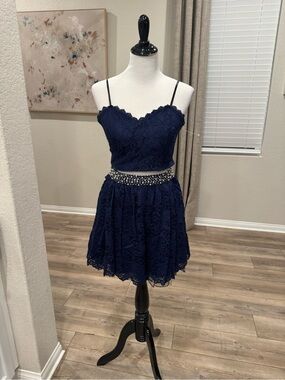 NWOT city triangle SIZE 7  Lace Spaghetti-Strap skirt junior women